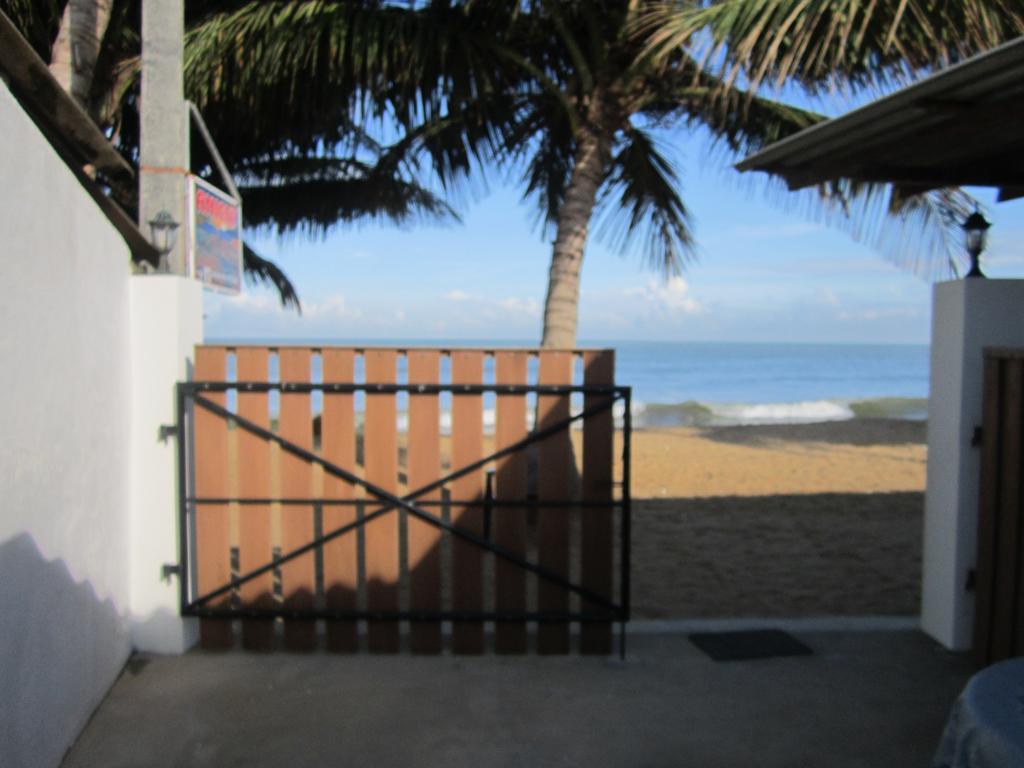 Anicia Beach House Hotel Negombo Exterior photo