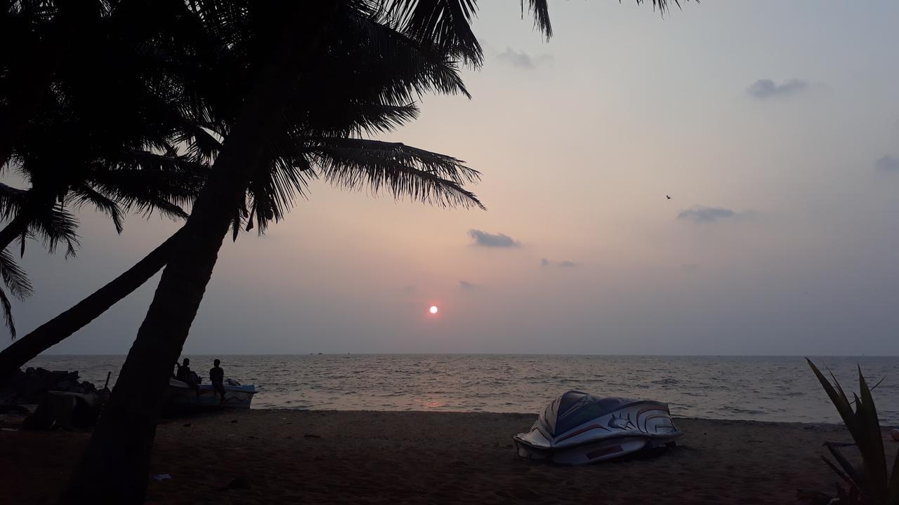 Anicia Beach House Hotel Negombo Exterior photo