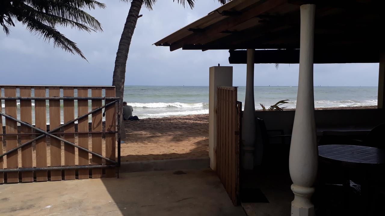 Anicia Beach House Hotel Negombo Exterior photo