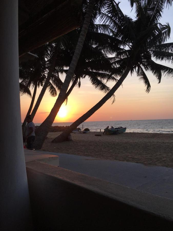 Anicia Beach House Hotel Negombo Exterior photo