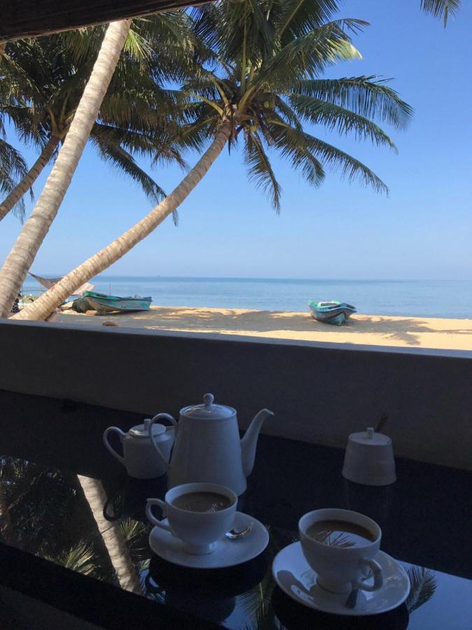 Anicia Beach House Hotel Negombo Exterior photo