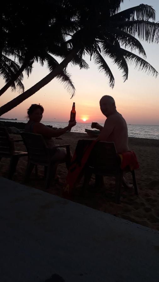 Anicia Beach House Hotel Negombo Exterior photo